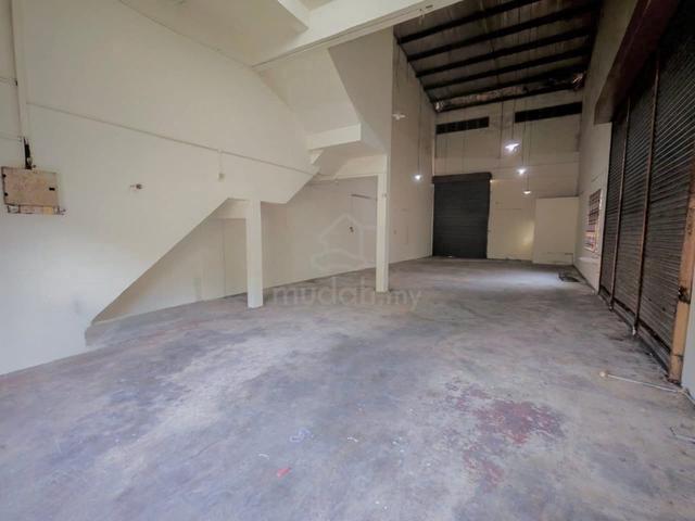 Kamunting Prime Location Double Storey End Lot Shoplot For Sale! 1