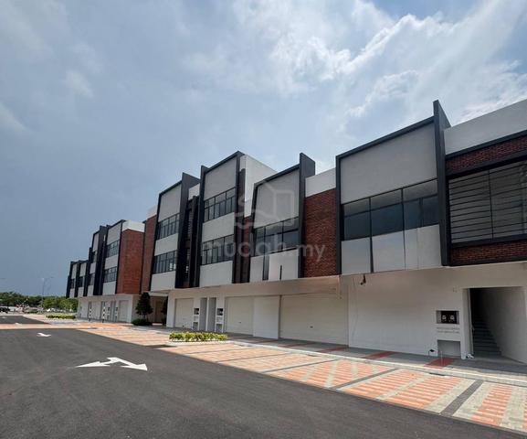 [Facing Mainroad‼️] 2 Storey Shoplot @ Bay Street Gamuda Cove 1