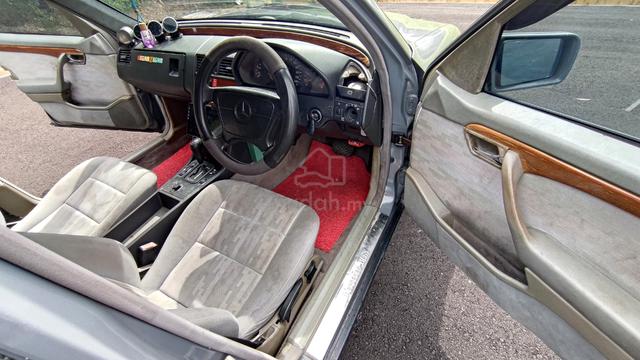 Mercedes Benz C200 CLASSIC 2.0 (A) w202 Black - 4