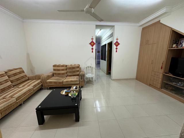Best Buy City Centre Townhouse (Ground Floor), Kota Laksamana 1