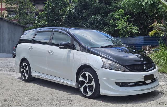 2010 Mitsubishi GRANDIS 2.4 MIVEC (A) MURAH !! - 1
