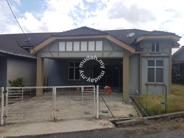 Untuk Dijual Rumah berkembar semi d di Taman Gambang Damai 1