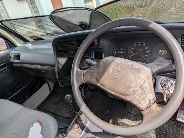 2002 Toyota HIACE 2.4 LH112R (M) - 4