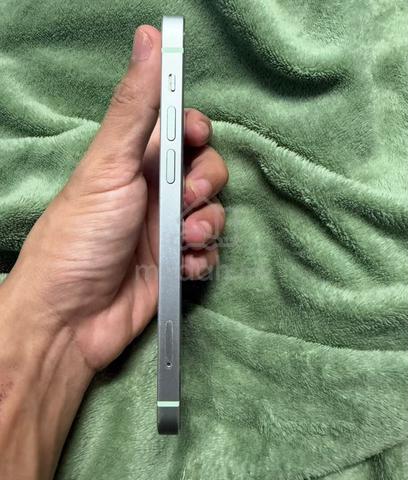 iphone 12 - photo 2 of 4