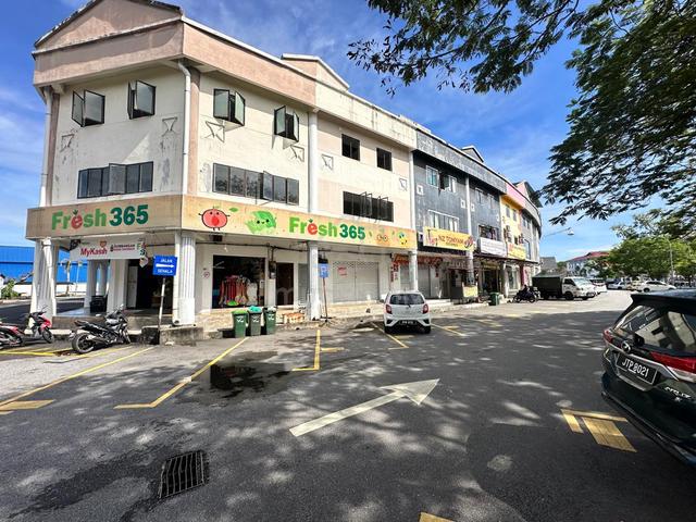 Amanjaya 3 Stry Shoplot Facing Road Bumi Lot For Sale 1
