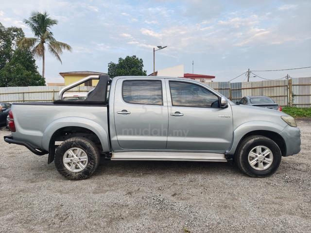 2013 Toyota HILUX 2.5 G VNT FACELIFT (A) - 3