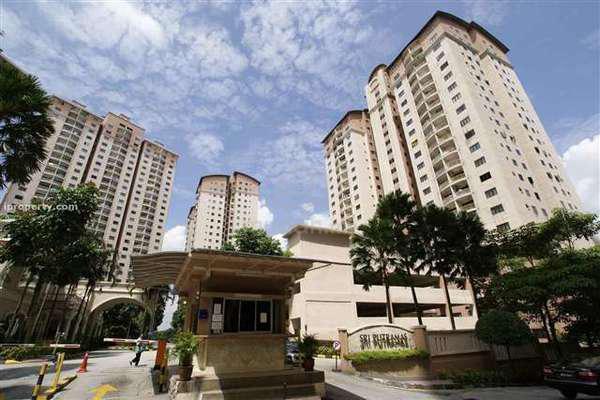 Middle room for rent at Sri Putramas 1