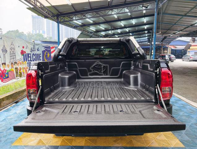 Toyota HILUX 2.8 VNT 4X4 BLACK EDITION 41kKM WRNTY - 3