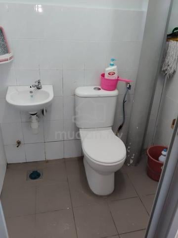 Masterbedroom Meranti aparment usj 1 1
