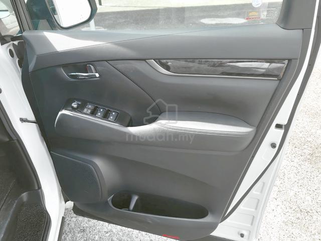 Test Drive Now! Alphard 8 Seater, Grade 4.5 - 5