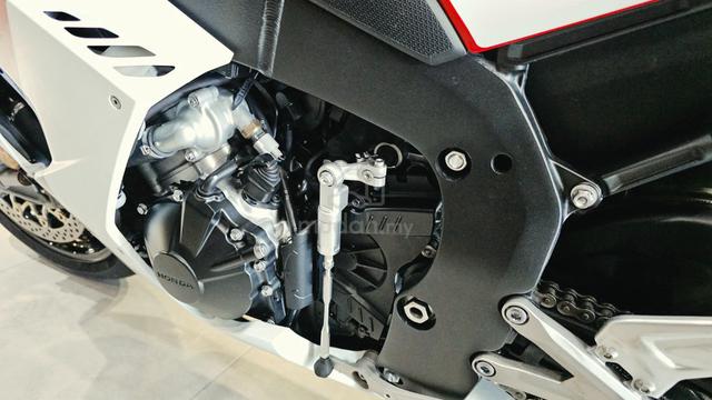 Honda CBR1000RR-R SP - photo 7 of 9