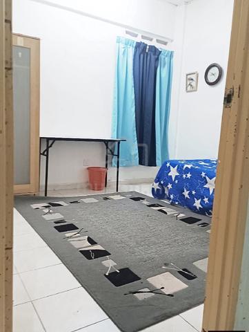 Bilik Sewa Medium Ada UNIFI Non Saribg KLIA Sepang
1