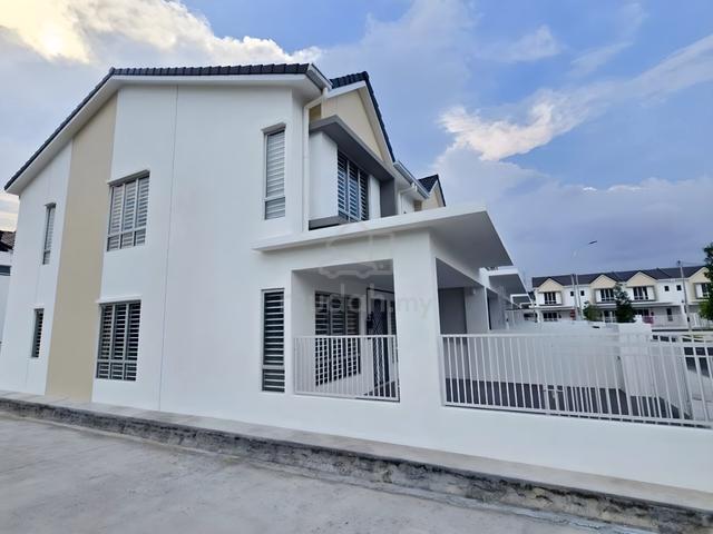 (RUMAH BARU) End Lot Teres 2 Tingkat Eka Heights near Sendayan /Enstek 1