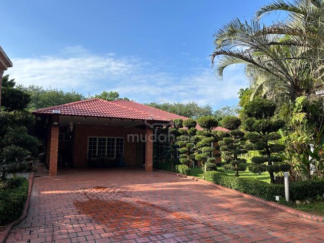 Facing Garden Gated & Guarded Bungalow House La 10463 sf Bu 2,300 sf 1