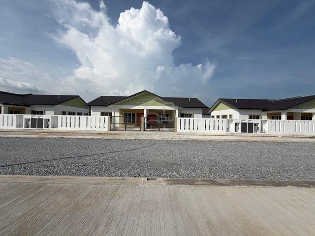 RUMAH BERKEMBAR Setingkat Pulau indah 1