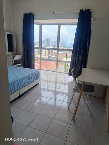 Master bedroom KLCC View Corner Unit in KL ( Female Unit ) 1