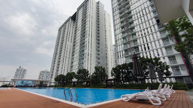 LakeFront Residence 1
