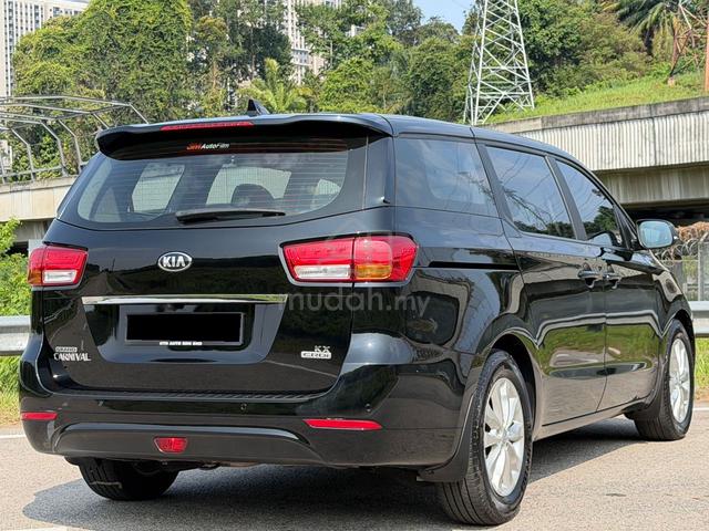 KIA GRAND CARNIVAL 2.2 D YP (a) 70K KM LOW MILEAGE - 2
