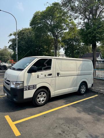 Toyota HIACE 2.5 van 2020 low milleage - 1