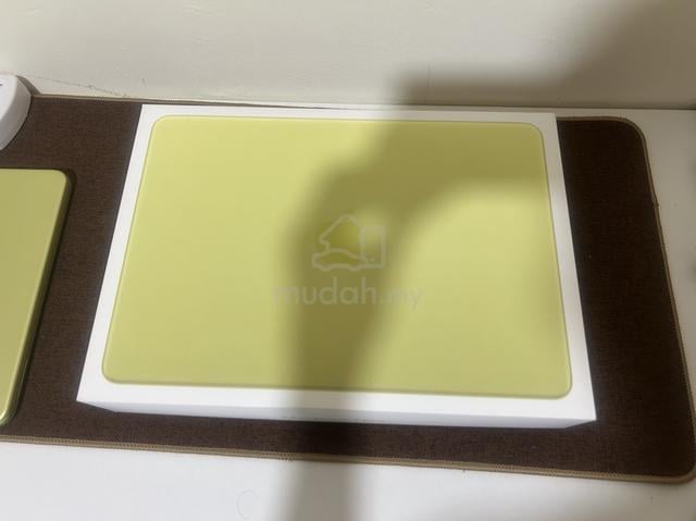 Macbook Neo Lime Green 256gb - photo 3 of 5