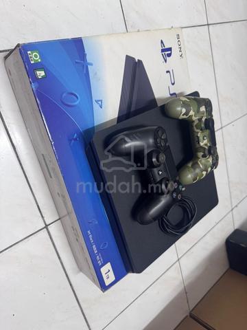 PS4 1 TB Jet Black for sale - Used - photo 3 of 4
