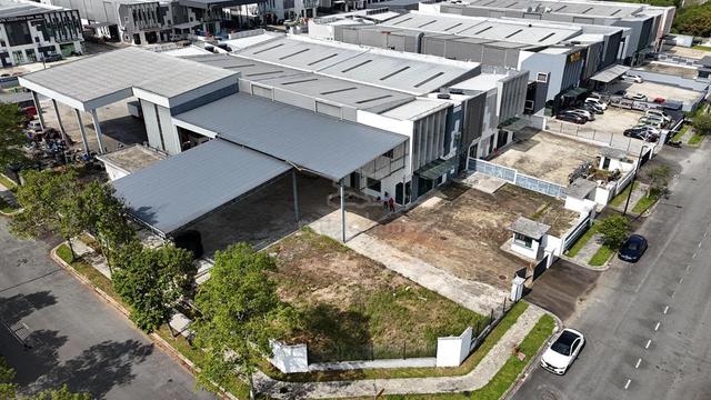Corner Lot Light Industry Warehouse / Factory Eco Business Park 1 1