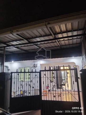 Single Storey low cost house for rent @ Jalan perubatan 20 Taman uni 1