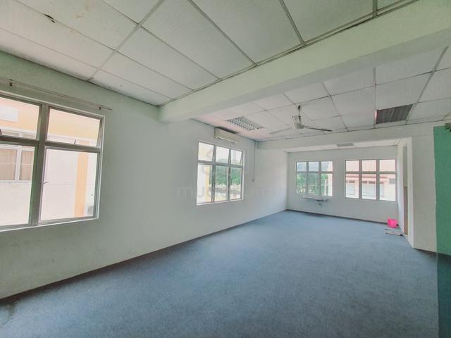 Big 22 x 75 Facing Main Road 1st Floor Shop Office Paya Emas Cheng 1