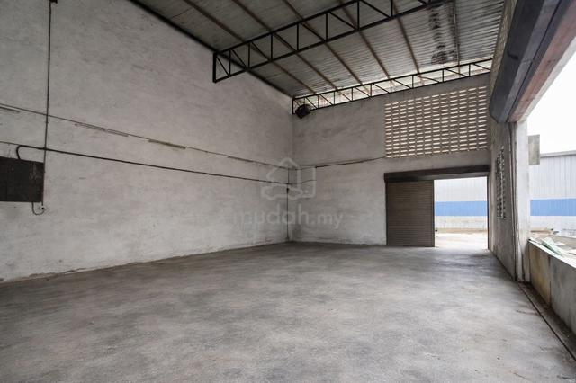 Valdor 1.5-story semi-D light industri 2400 sqft For Rent 1