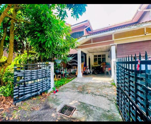 Hot area 🔥 Double Storey Taman Seroja Salak Tinggi for sale 1