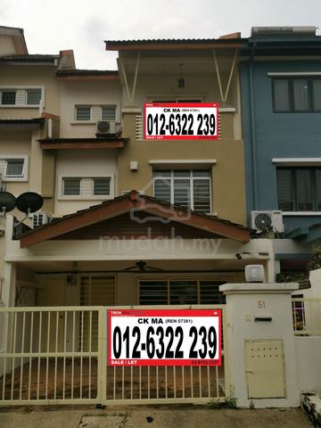(Freehold) 2.5 sty Renovated, Bukit Serdang Seri Kembangan. Sel 1