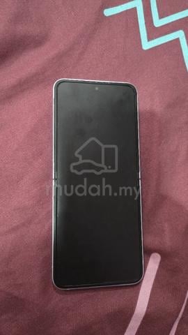 Samsung Flip 6 12GB RAM 512 GB ROM - photo 3 of 5