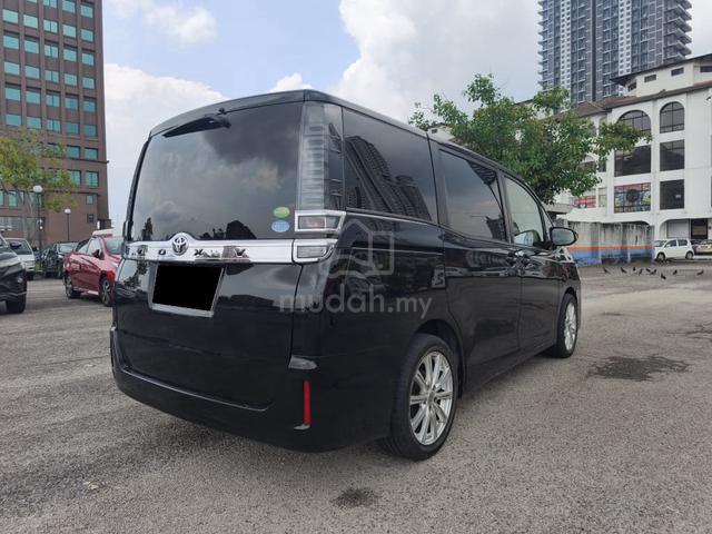 2019 Toyota VOXY 2.0 X FACELIFT 8 SEATER F/NAPPA - 2