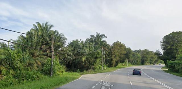 Land For Sale - Sungkai, Perak ✅ Strategically Located along the main 1