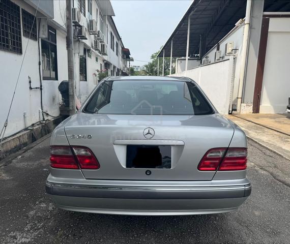 2000 E240 ELEGANCE (CBU) 2.4 - 5 Speed (A) - 2