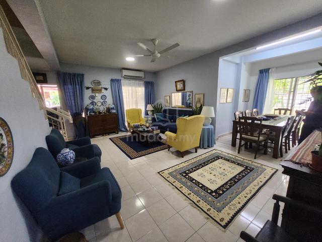 Renovated 2 storey semi furnish corner lot lrg az zaharah puncak alam 1