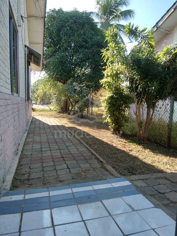 Corner Lot House !! 1