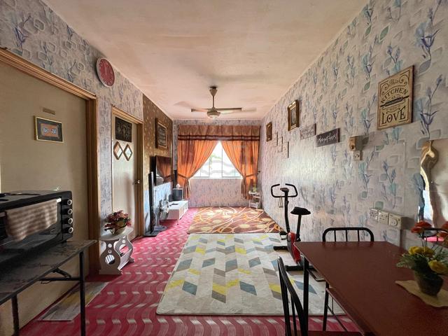 Taman Putra Budiman Flat 2