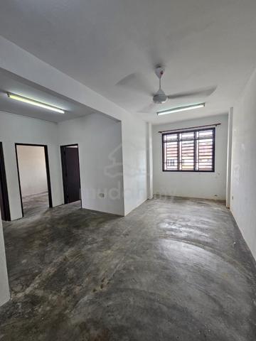 Flat Taman Perling 1