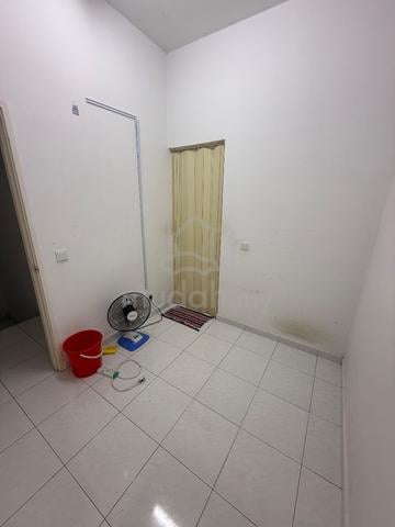 Bilik sewa laman setia gelang patah 1