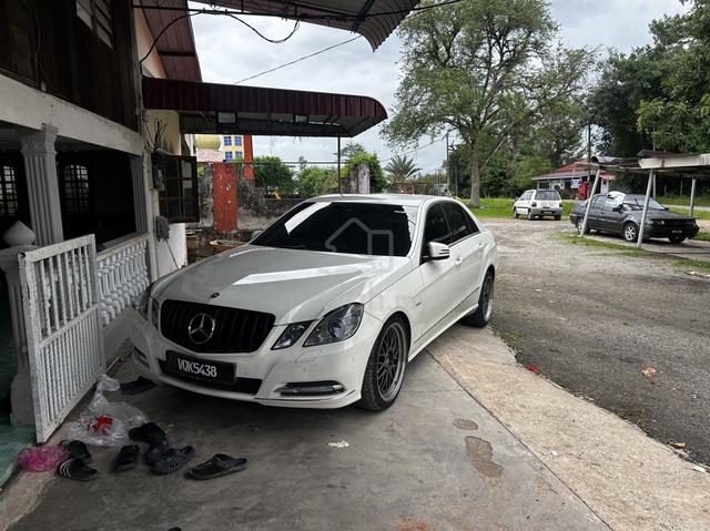 2011 Mercedes Benz E-CLASS 1.8 200 CGI BLUEEFCY - 1