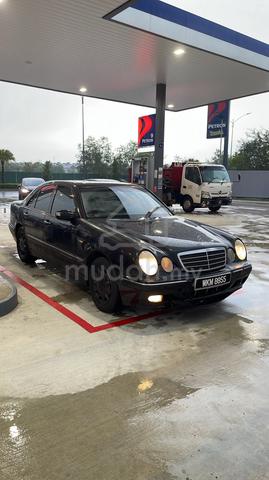 2000 Mercedes Benz E-CLASS 2.4 240 ELEGANCE (CBU) - 1