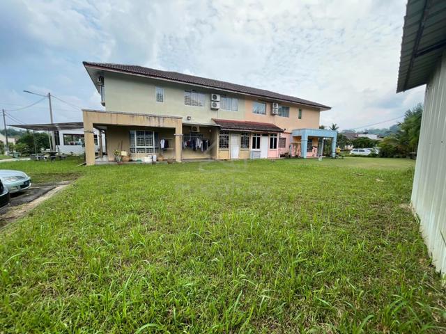 Nice double storey semi-D corner lot in S2 green street home for sale 1