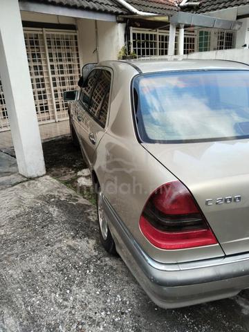 1995 Mercedes Benz 200 2.0 (M) - 4