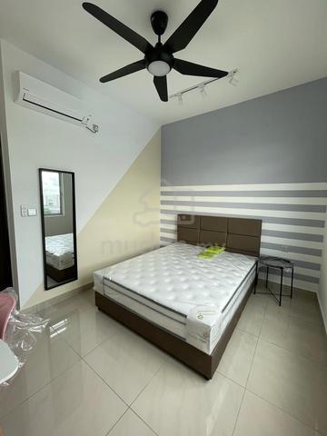 SKS HABITAT / Master bedroom / LARKIN / CIQ / bus to CIQ 1