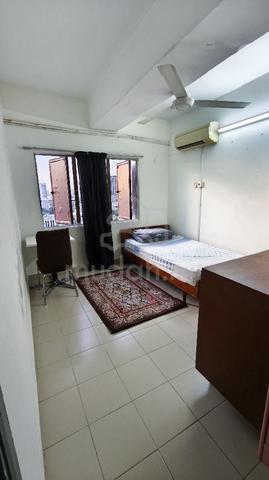 Middle Room  1