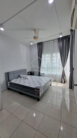 [FEMALE ONLY] Bedroom with HALAL ONLY kitchen [FREE WIFI & CLEANING] 1