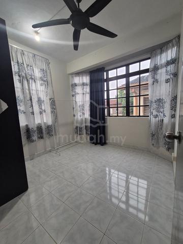 Room for rent with parking at Selayang 1