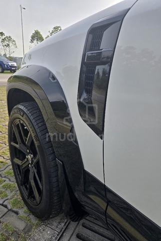 Land Rover Defender 110 P300 L663 SE (First Editio - 4