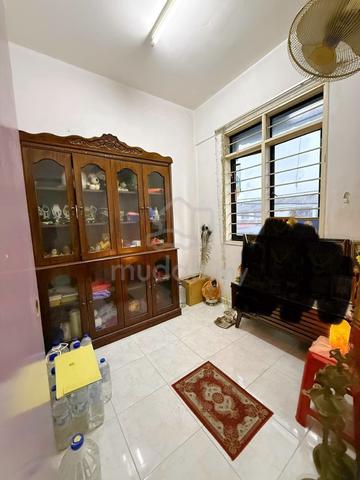 Flat Taman Perling 1